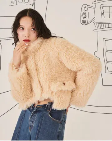 [ point ] Cropped fur jacket beige