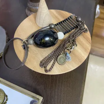 로아 드 샹브르 목걸이 놋쇠