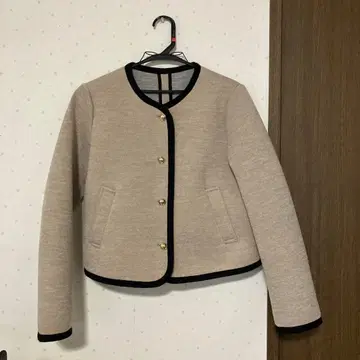 베이지 노카라 자켓 골드 버튼