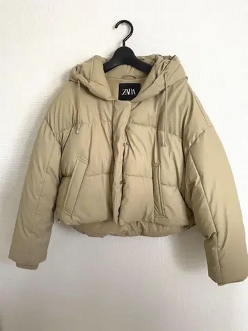 ZARA 후드 부착 베이지 다운 자켓 S 사이즈