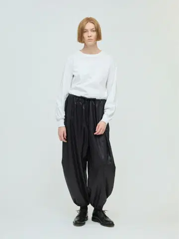 mizuiro ind 글로시 드로우 스트링 헴 이지 팬츠