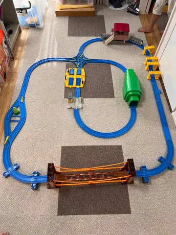 프라레일 철도 세트 파란 레일과 오렌지색 다리, 녹색 터널, 역 등