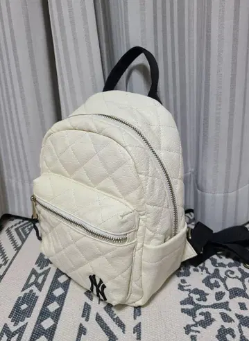 양키스 퀼팅 미니 백팩 화이트 아이보리
