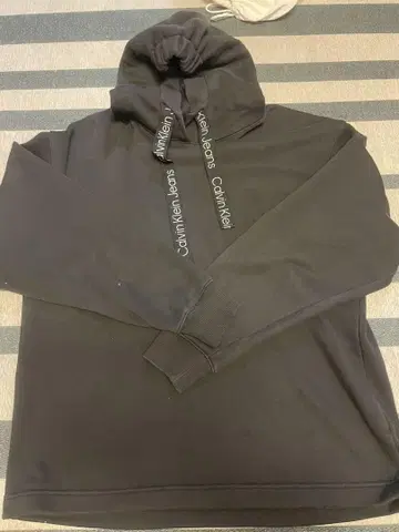Calvin Klein 블랙 후드티