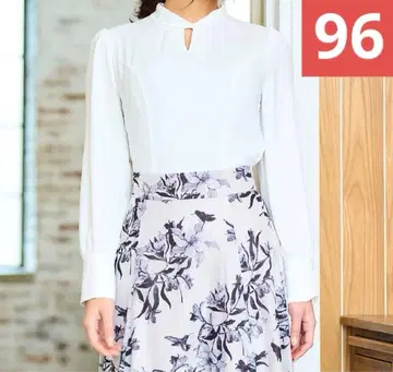 overE 트위스트 넥 블라우스 96 화이트