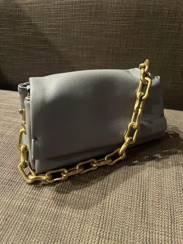 ZARA 블루 그레이 인조 가죽 숄더백 매트 골드 체인