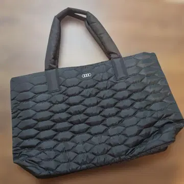 Audi 퀼팅 토트백 블랙