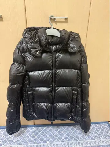 TATRAS 벨보 블랙 다운 자켓 후드 부착