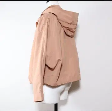 UNTITLED 후드 부착 베이지 마운틴 파카