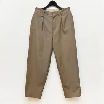 브라운 테이퍼드 핏 치노 팬츠