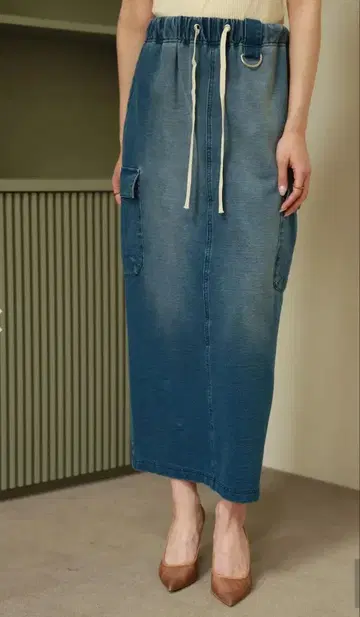 새상품급 Vicente long cargo skirt