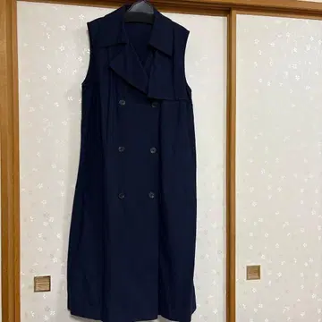 네이비 더블 브레스트 슬리브리스 베스트