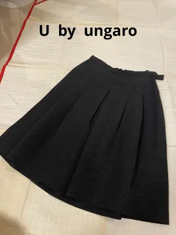 U by Ungaro 블랙 플레어 스커트 38
