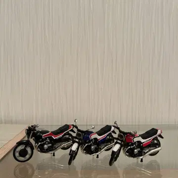 CBX4001 1/18 스케일 모델 3대 세트