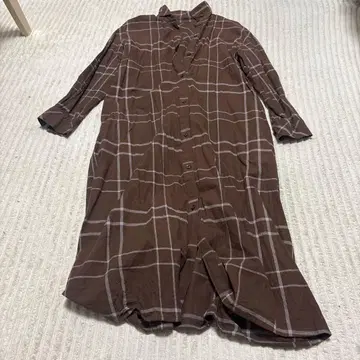 브라운 체크 무늬 긴팔 셔츠 원피스