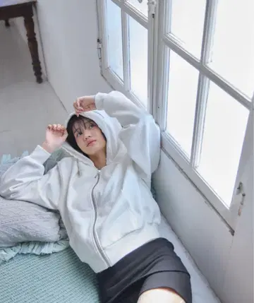 스묜 후드티