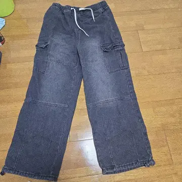 사이드 포켓 밑단 드로우 코드 와이드 데님 카고 팬츠