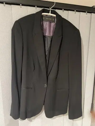 ZARA 블랙 자켓