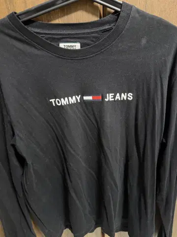 TOMMY JEANS 블랙 롱 슬리브