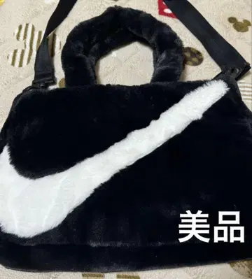 새상품급 나이키 스포츠 웨어 페이크 퍼 토트 (10L)