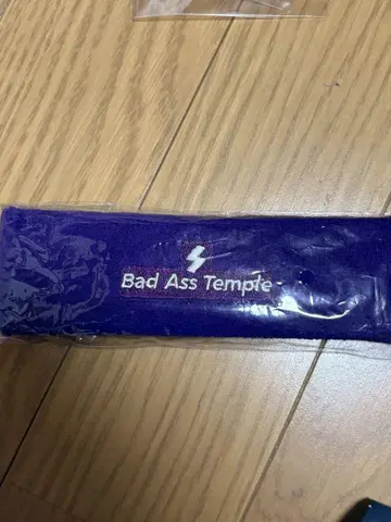 배드 애스 템플 헤어밴드 나고야