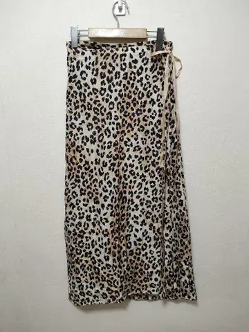 H beauty&youth silk leopard pants