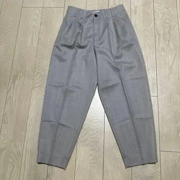 AUBET (오베트) 울 투 턱 테이퍼드 팬츠 사이즈 4