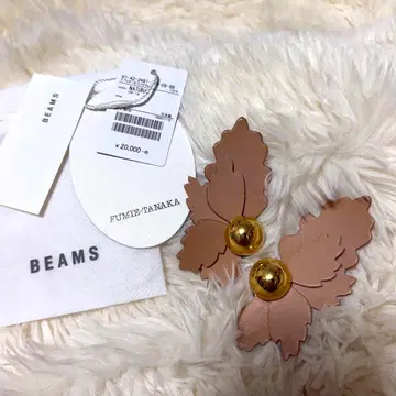 BEAMS FUMIE TANAKA 리프 가죽 귀찌