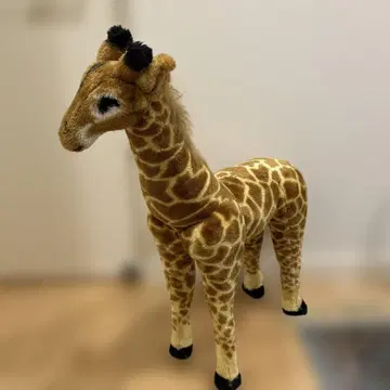 앉을 수 있는 스툴 기린