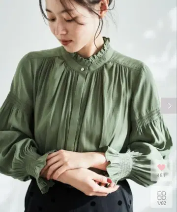 파우더 새틴 셔링 긴팔 블라우스
