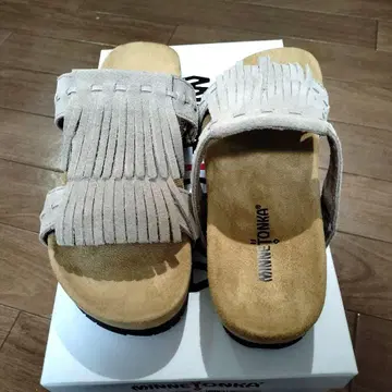 미사용 새상품 MINNETONKA 미네통카 샌들 6인치 23