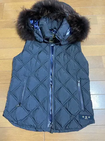 TATRAS 네이비 후드 부착 다운 베스트