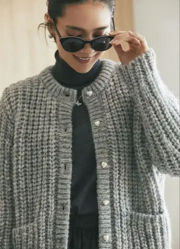 택 포함 새상품*세븐텐 하트 버튼 모헤어 니트 가디건*그레이