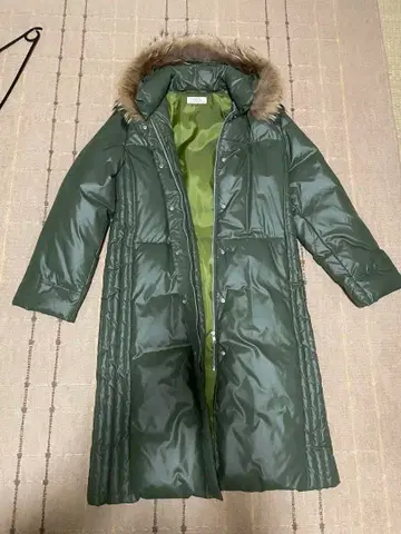 DEBUTTO 올리브 그린 모즈 코트