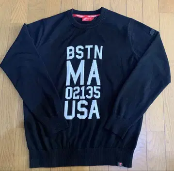New Balance 블랙 니트 스웨터