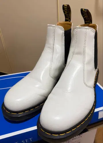 닥터마틴 Dr.Martens 사이드 고어 부츠 화이트
