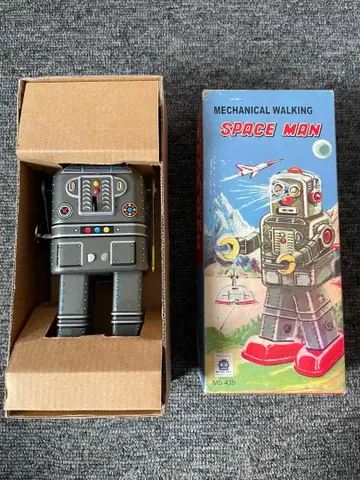 MECHANICAL WALKING SPACE MAN 브릿지 로봇