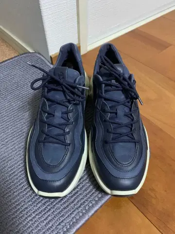 ECCO 네이비 로우컷 스니커즈