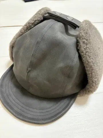 플라이트 캡 그레이