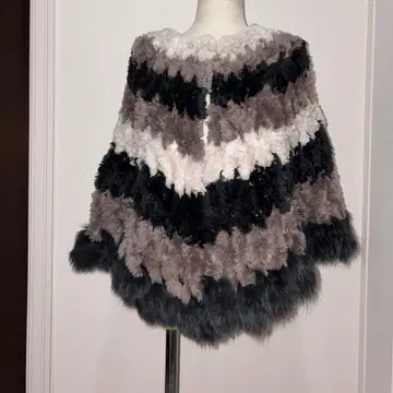 Paula LishmanHANDEMADE IN CANADA 복슬복슬 판초