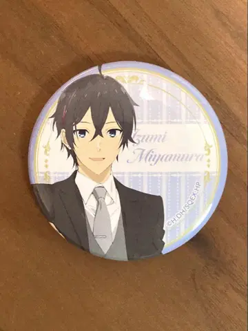 호리미야 미야무라 이즈미 수트 캔뱃지