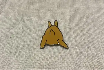 mina perhonen 토끼 뒷모습 핀 배지 미나 페르호넨 베이지