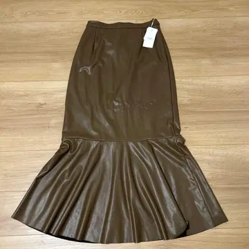 레더풍 플레어 스커트