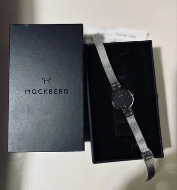MOCKBERG 블랙 아날로그 시계 메쉬 밴딩 실버 새상품 미사용