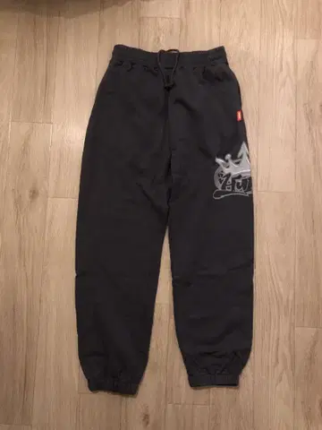 9090 x HYPE DROP 스웨트 팬츠