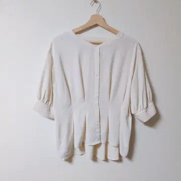 새상품급 a.v.v 아이보리 오부 소매 플레어 셔츠 [ XL ]