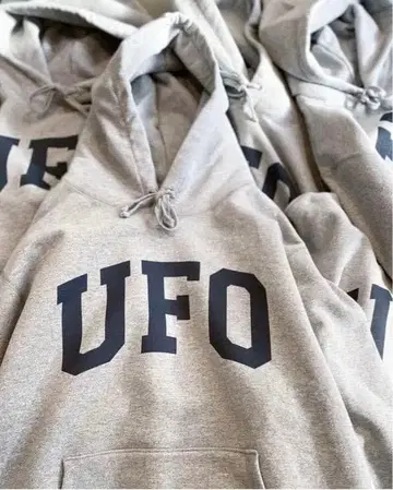 upper field one 후드티