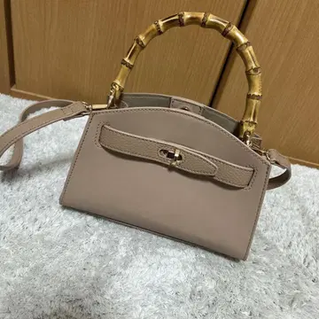 베이지 가죽 숄더백 대나무 핸들