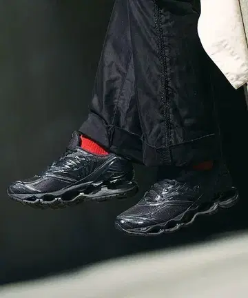 Mizuno WAVE PROPHECY LS 올블랙스 스니커즈