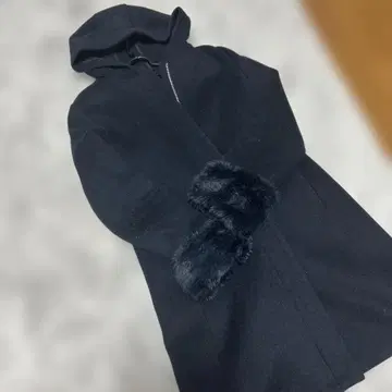 HusHusH 네이비 코트